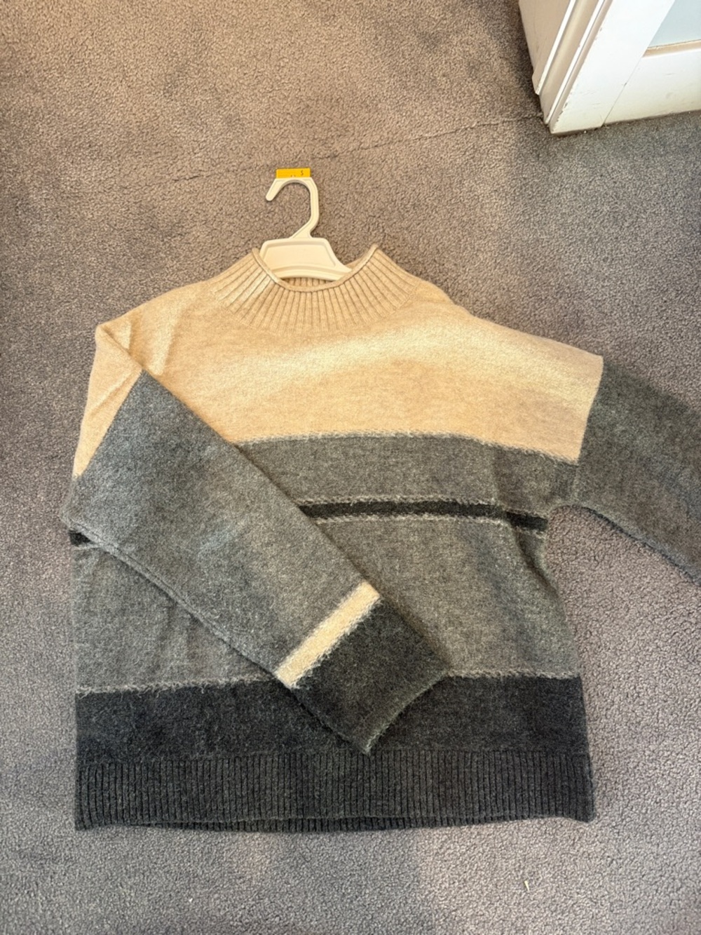 Universal Thread Women's Colorblock Cowl/Turtleneck Sweater - Cream and Gray